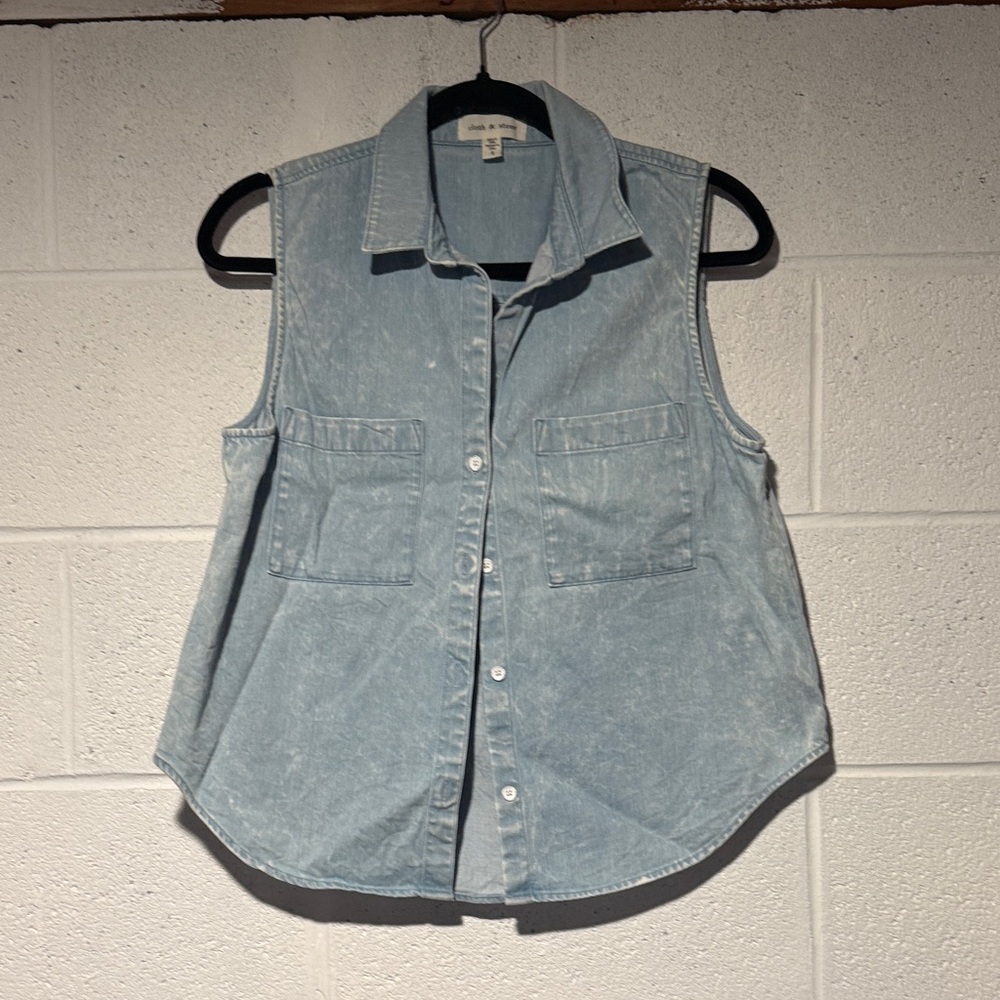 Cloth & Stone Sleeveless Light Wash Denim Shirt - Unknown Brand